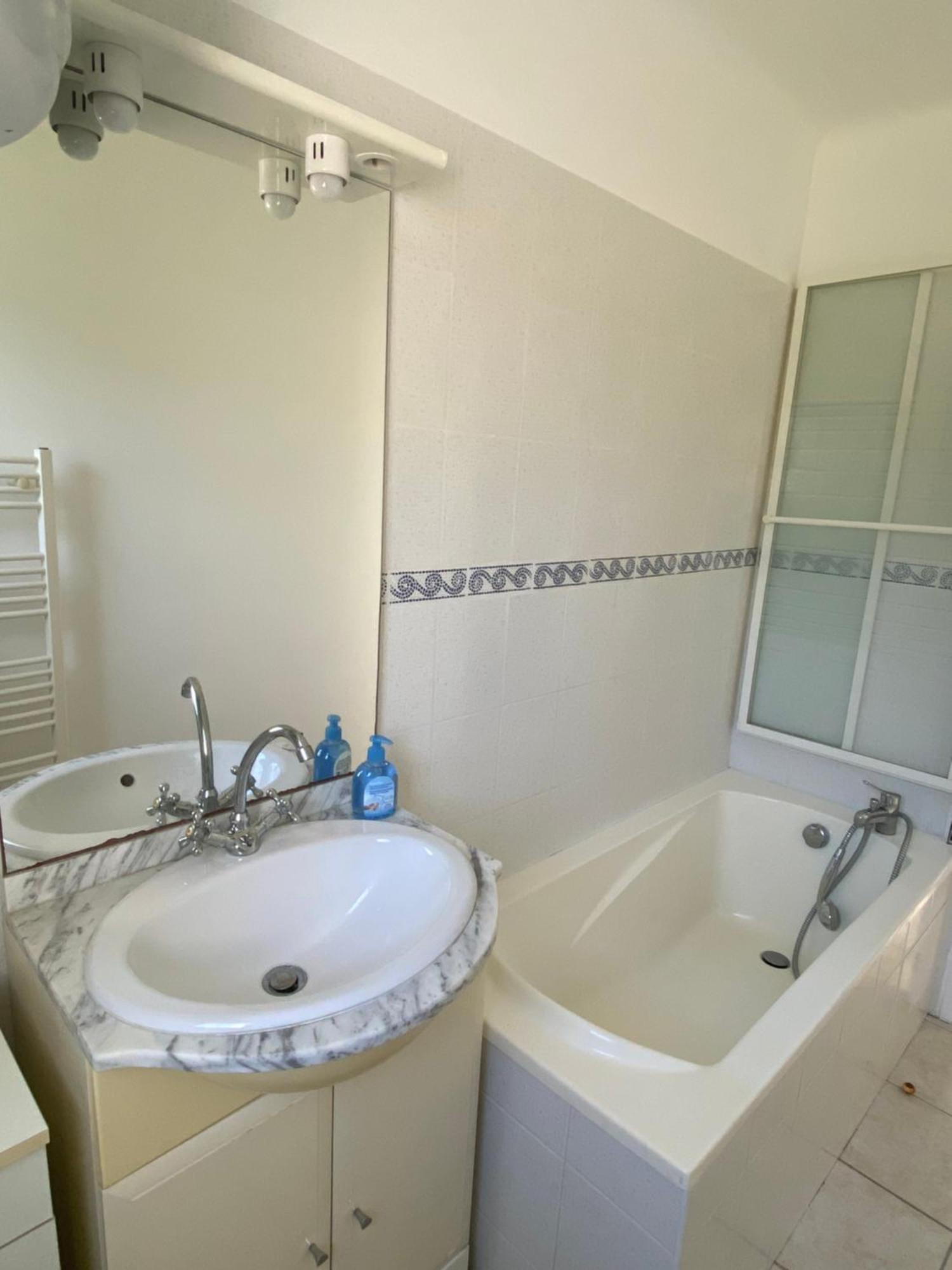 Chez Madou, T1 En Bas De Villa Et Rez De Jardin A 900M De La Mer Et Des Commerces Фрежус Екстер'єр фото
